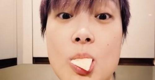 吃瓜咬脸的视频大全下载,笑料百出，快来一睹为快！