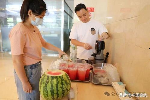 咸阳万达吃瓜事件视频最新,一场引发热议的公共冲突瞬间