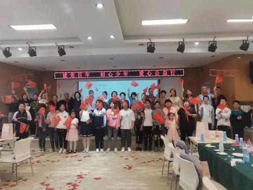 吃瓜群众比心飞吻视频,网络狂欢背后的温情瞬间