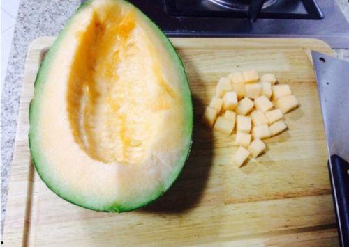 希腊吃哈密瓜视频,揭秘当地哈密瓜的独特风味