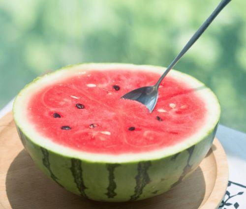 认真吃瓜的二米视频,揭秘娱乐圈幕后真相