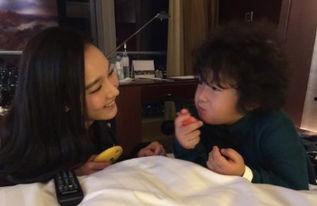 轩轩搞笑视频吃瓜,吃瓜群众笑翻天