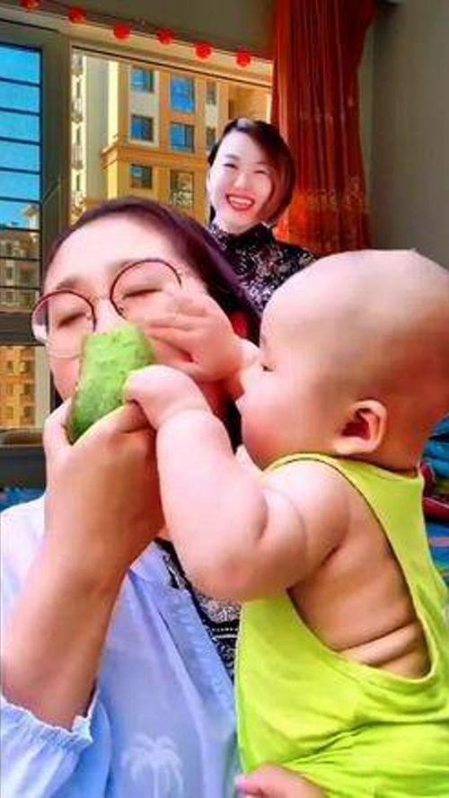 萌娃暴力吃瓜视频,一场欢乐的“瓜果盛宴”