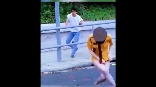 路人吃瓜搞笑合集视频,路人吃瓜搞笑合集，笑出腹肌的瞬间