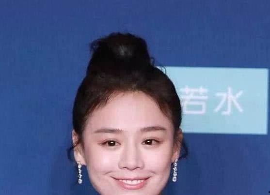 马思纯微笑吃瓜的视频,瓜甜心也甜！