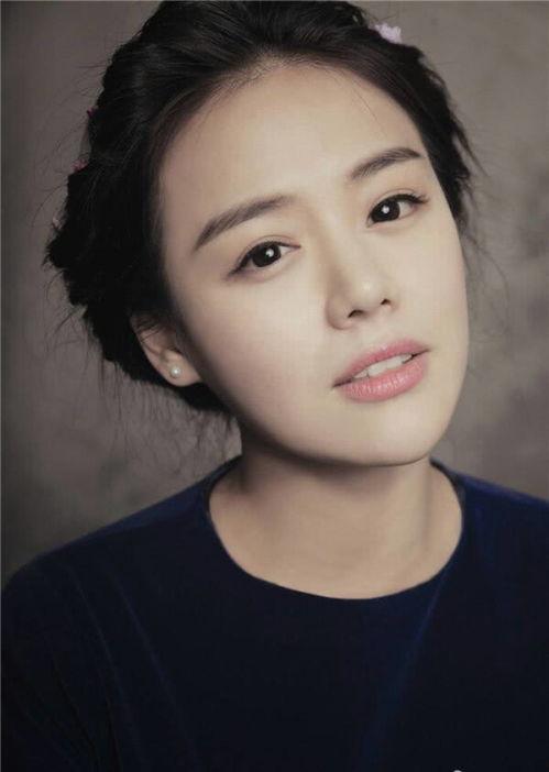 马思纯微笑吃瓜的视频,瓜甜心也甜！