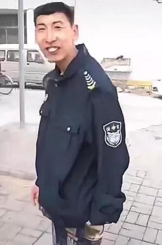 保安叔叔吃瓜视频在线观看,趣味横生的日常瞬间